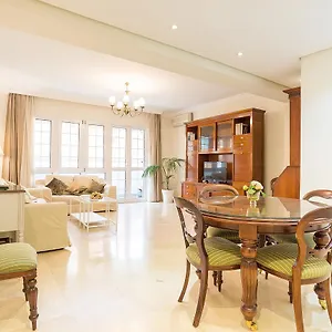 https://soho-centro-3-dormitorios.hotelsinnerja.org